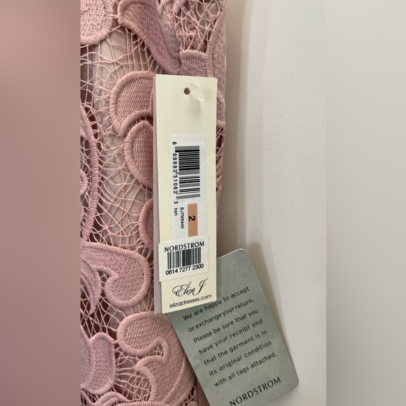 Women’s dress - Picture 2 of 5